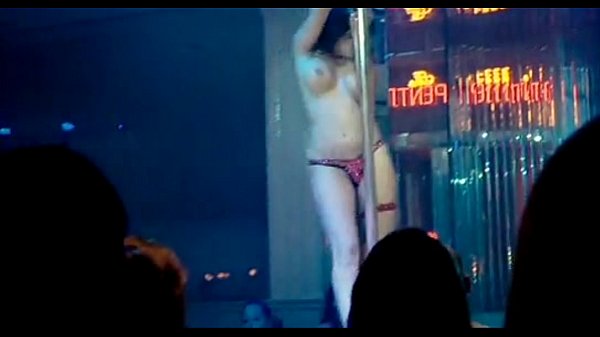 Sunny Leone Ki Kapde Utarti Hui Video - Strip club me nude ho ke dance karti hui sunny leone ka video